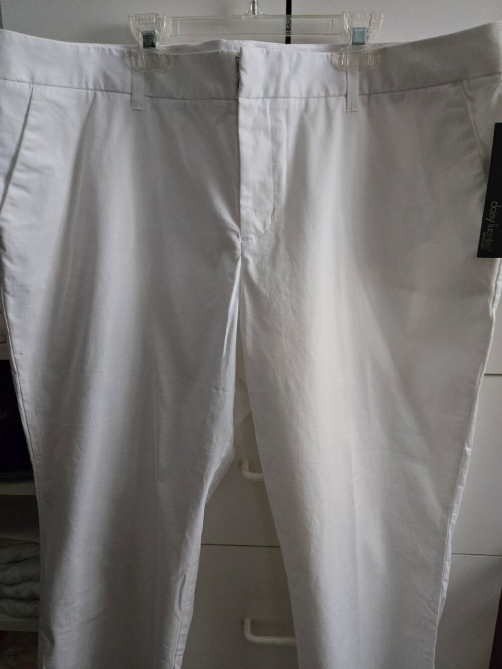 NWT White Chinos/Ankle Pants 16W Daisy Fuentes